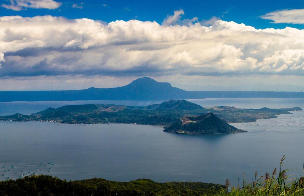 Cityland Tagaytay Taal Lake View City View Free Pool Parking Studios With Balcony Are City View Tagaytay City Exterior photo