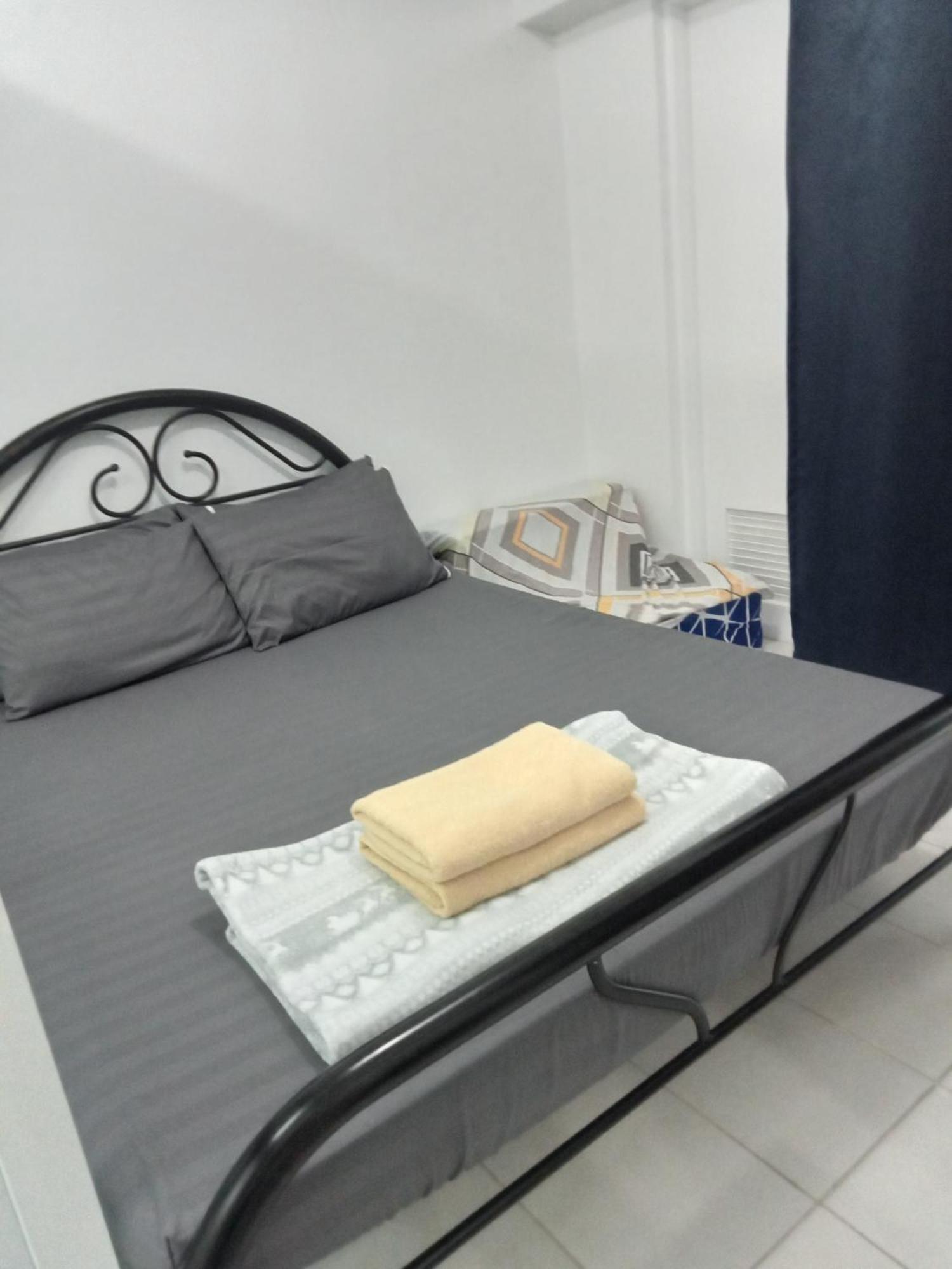 Cityland Tagaytay Taal Lake View City View Free Pool Parking Studios With Balcony Are City View Tagaytay City Room photo