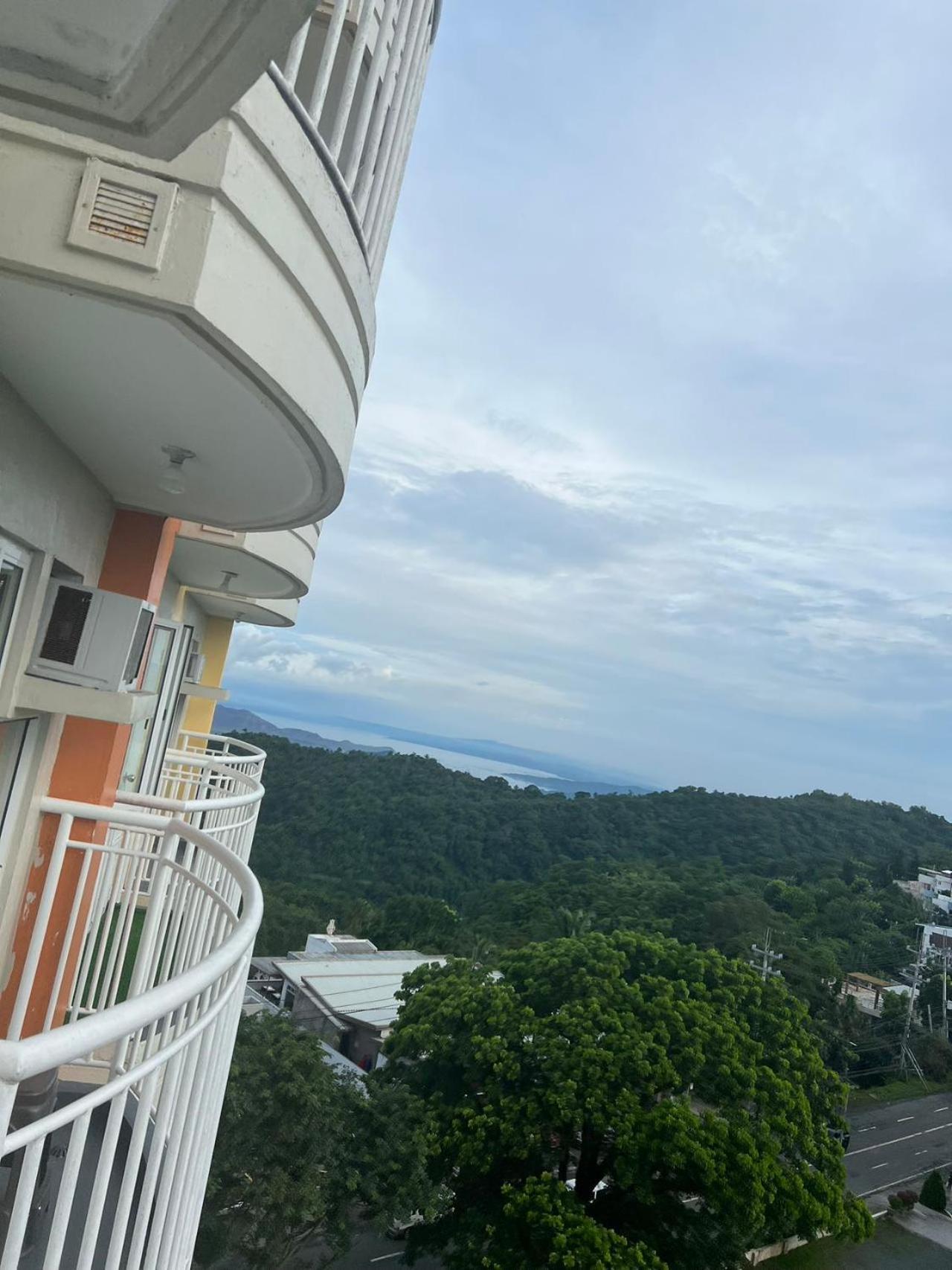 Cityland Tagaytay Taal Lake View City View Free Pool Parking Studios With Balcony Are City View Tagaytay City Exterior photo